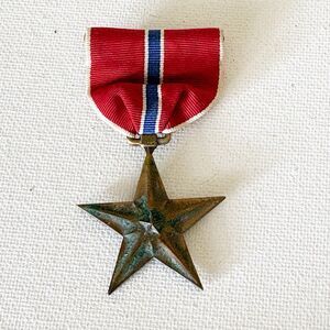Vintage WWII Bronze Star Medal with Ribbon Military Militaria